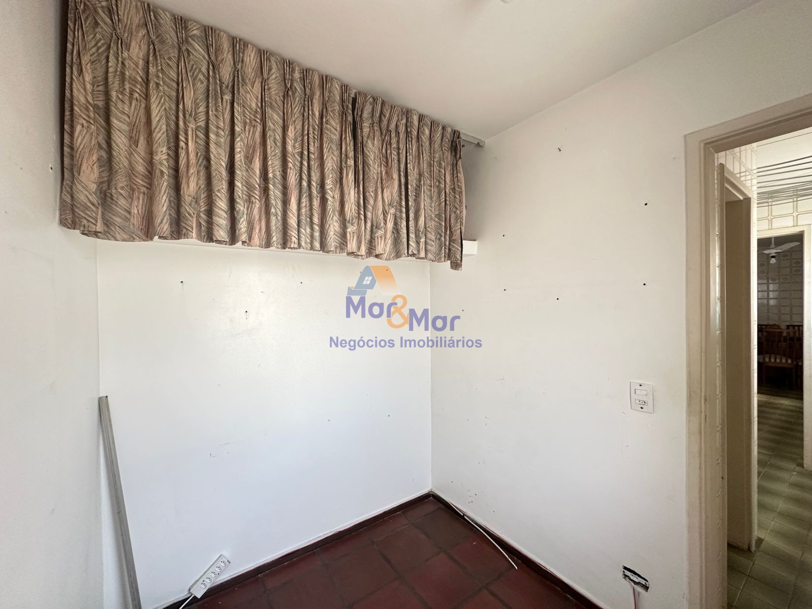 Apartamento na Praia das Pitangueiras, Guarujá - SP