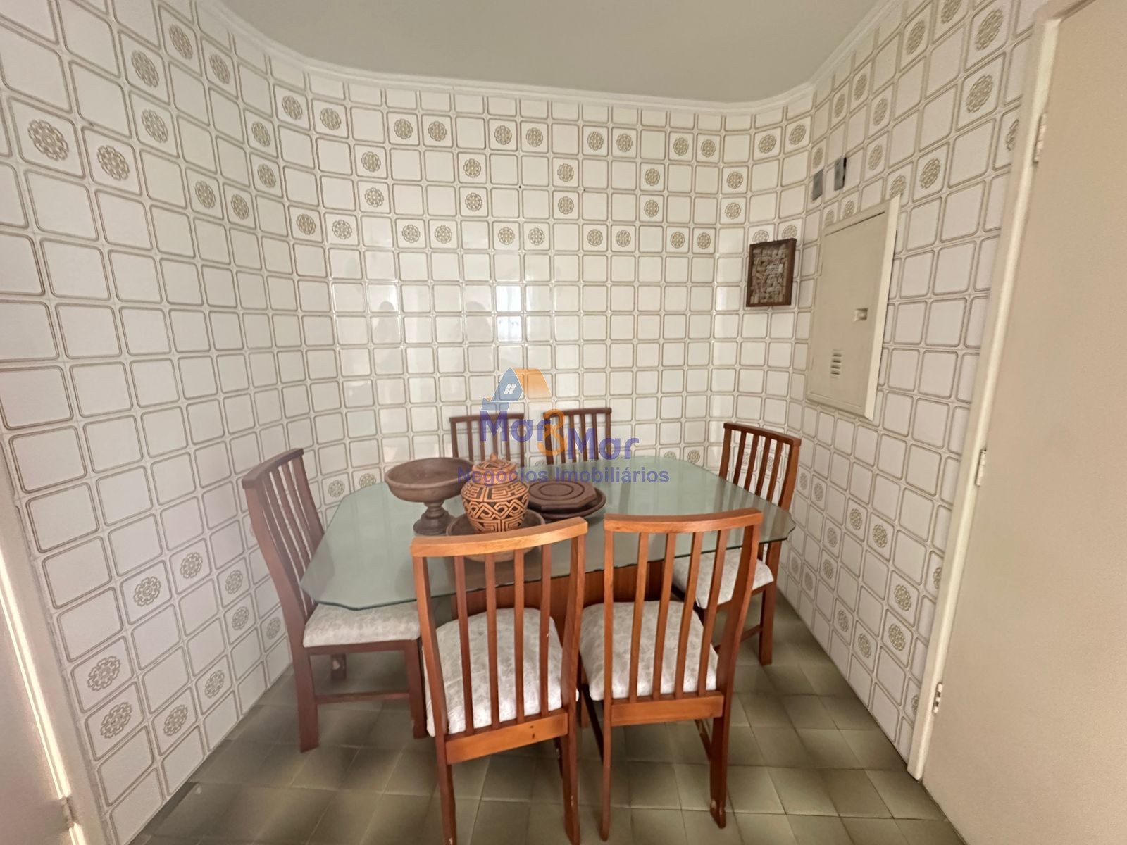 Apartamento na Praia das Pitangueiras, Guarujá - SP