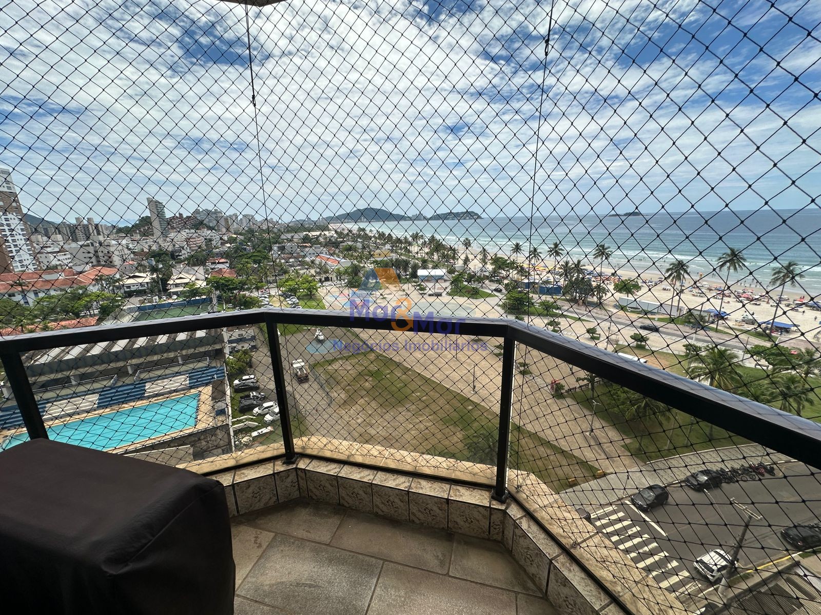 Apartamento na Praia da Enseada, Guarujá - SP