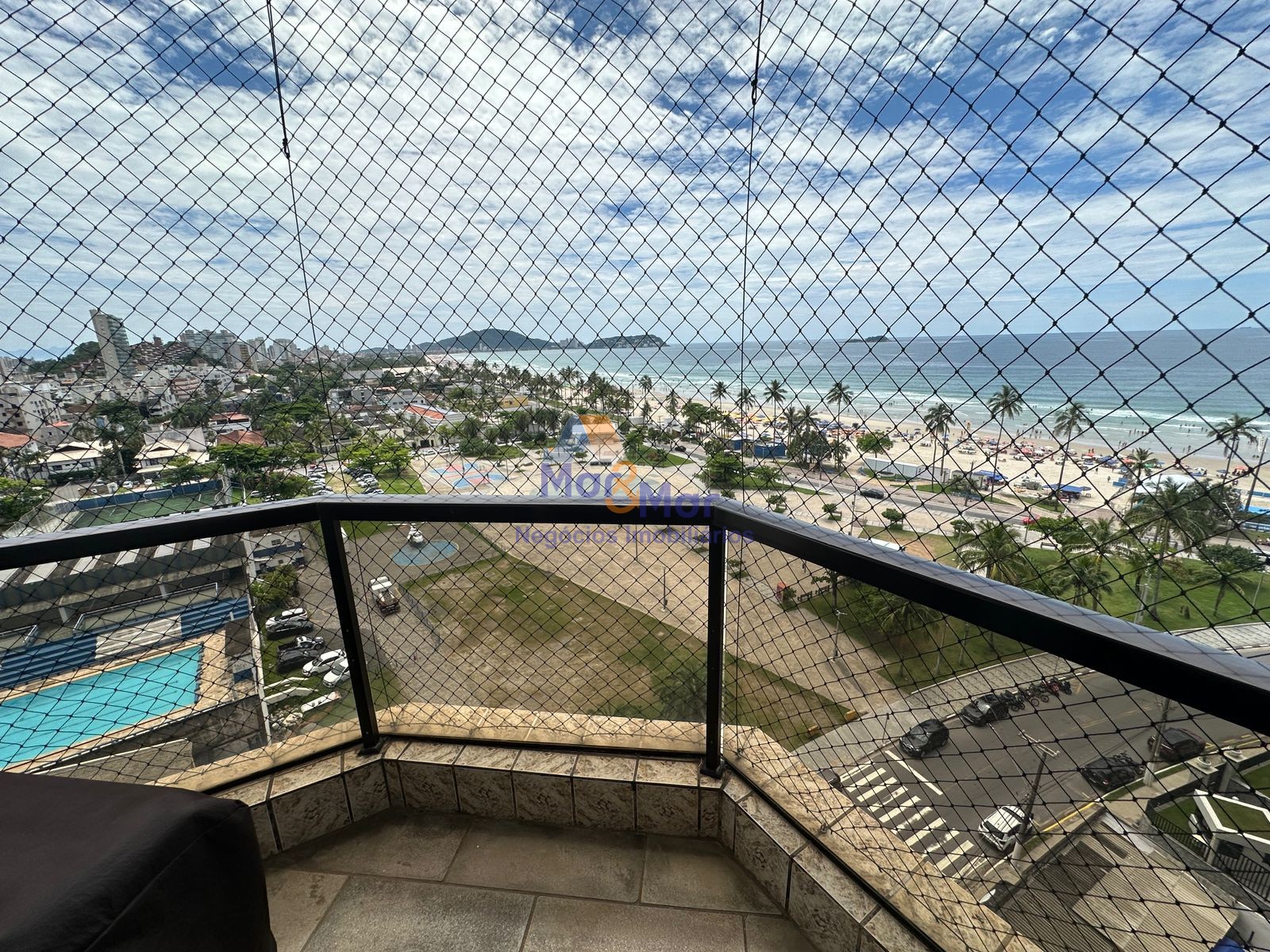 Apartamento na Praia da Enseada, Guarujá - SP