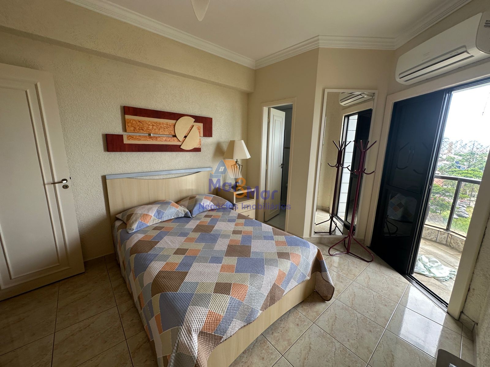 Apartamento na Praia da Enseada, Guarujá - SP