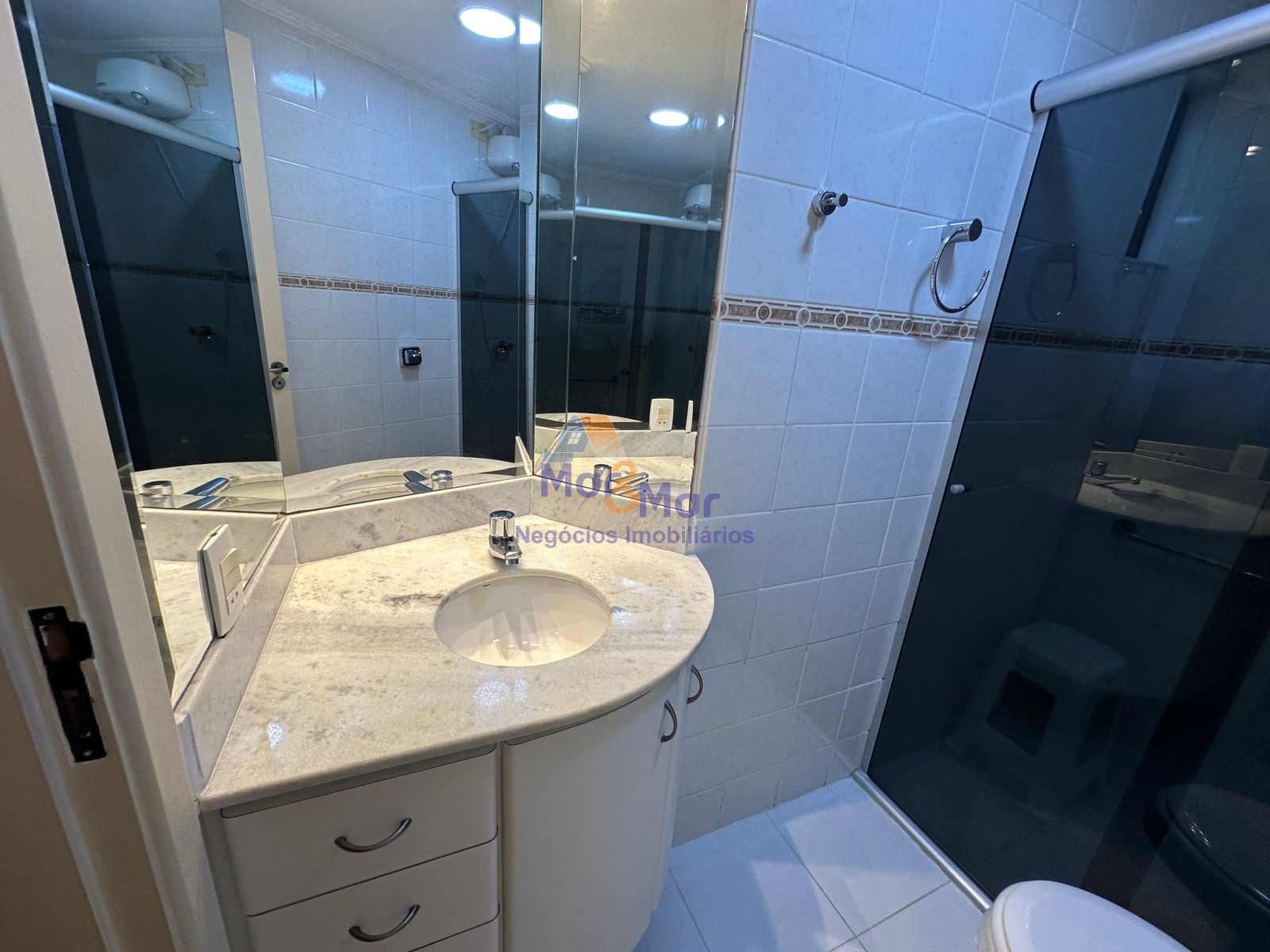 Apartamento na Praia da Enseada, Guarujá - SP
