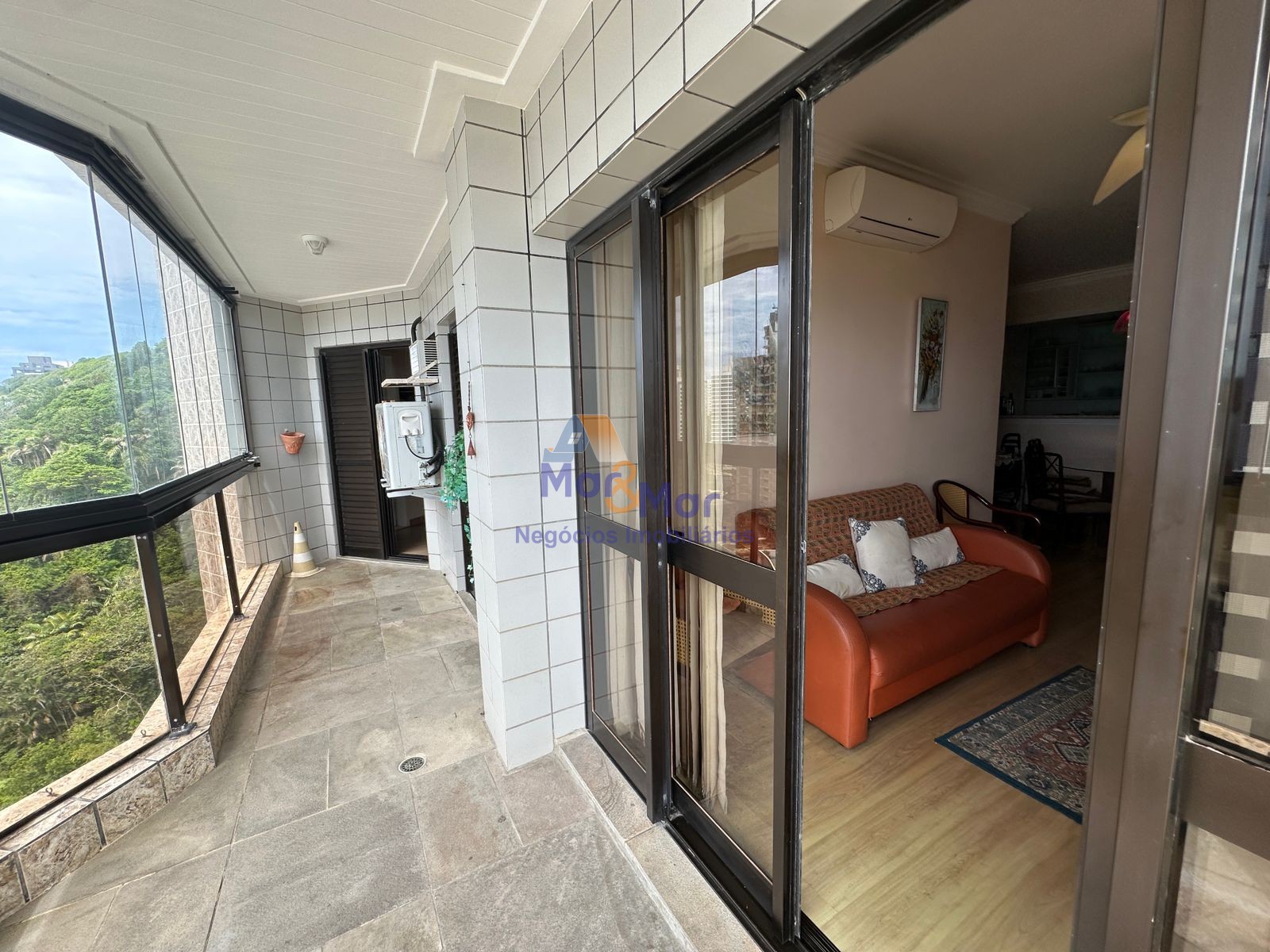 Apartamento na Praia da Enseada, Guarujá - SP