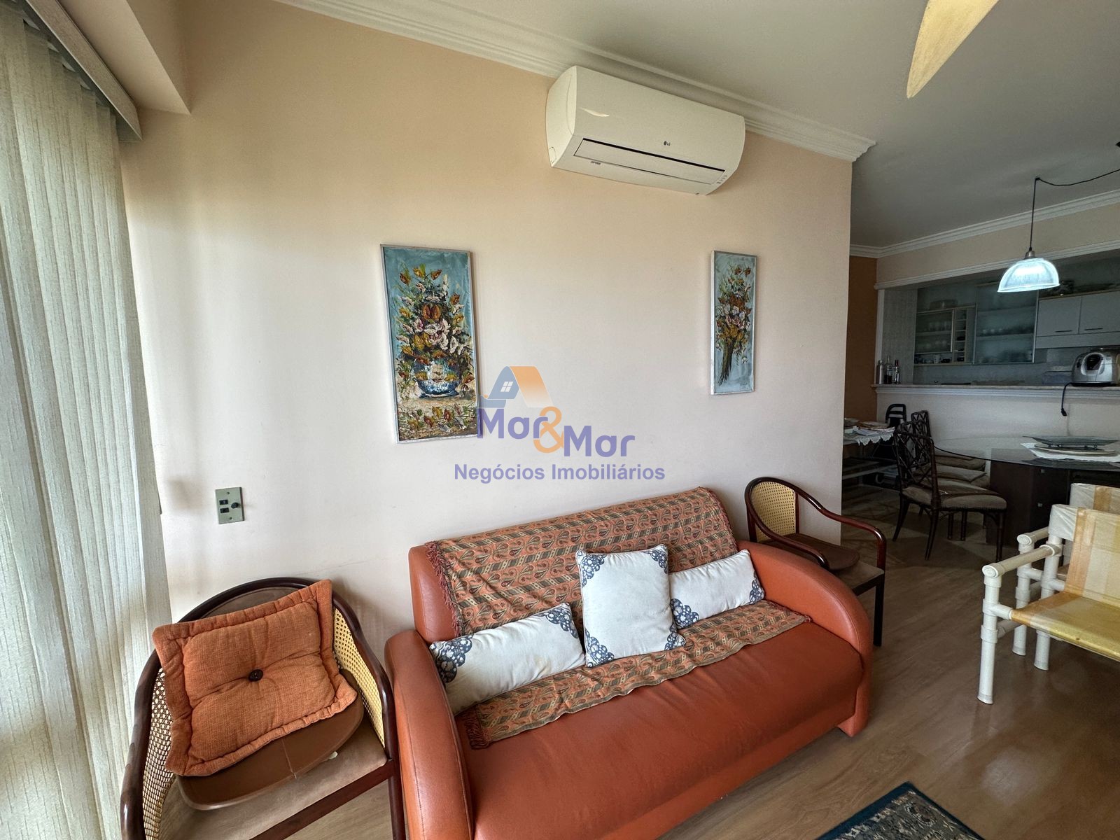 Apartamento na Praia da Enseada, Guarujá - SP