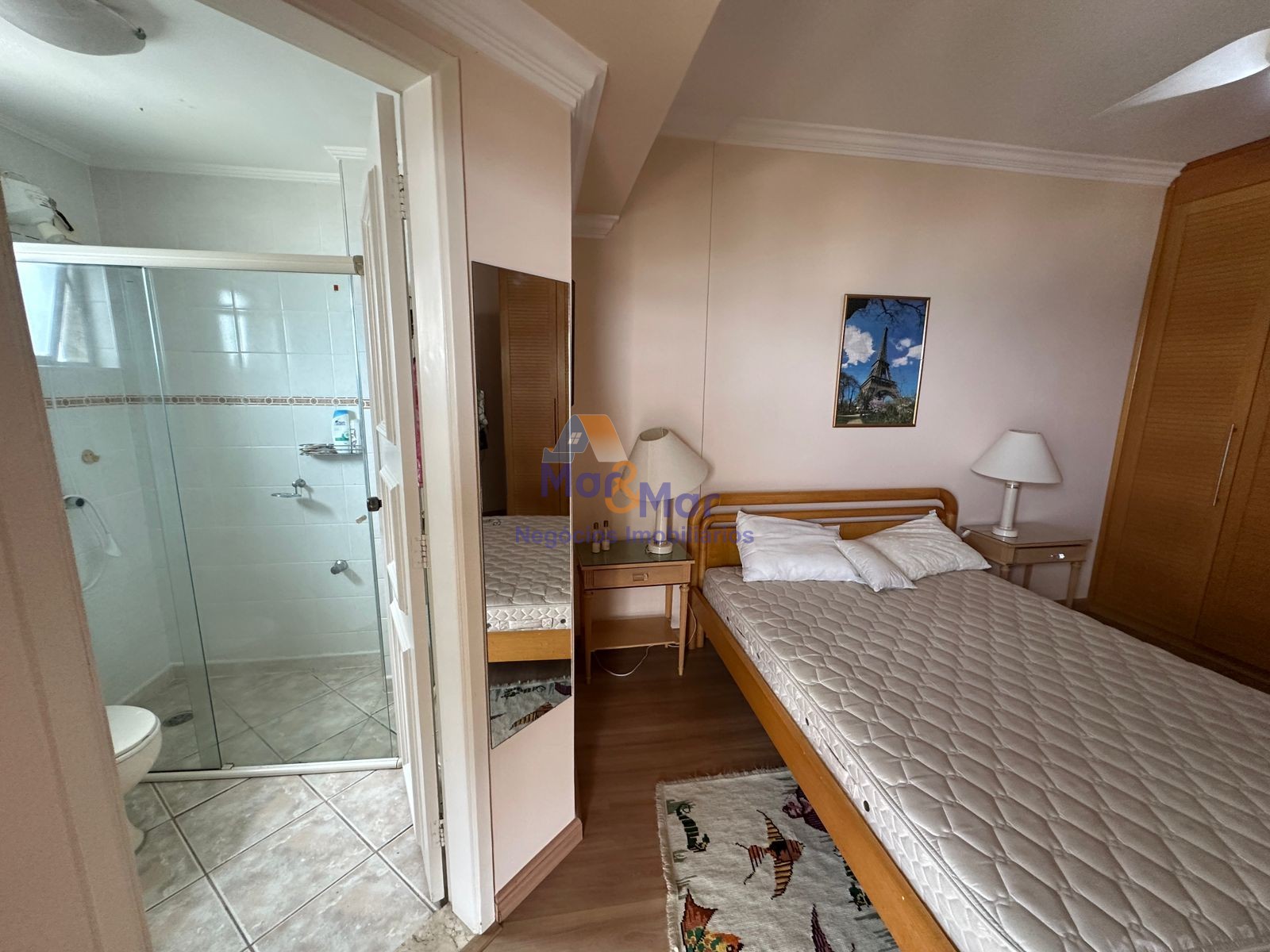 Apartamento na Praia da Enseada, Guarujá - SP