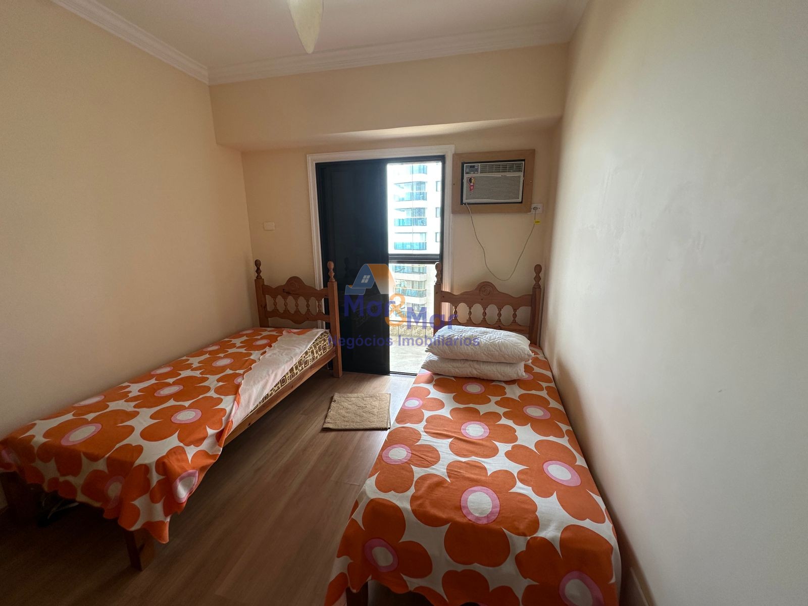 Apartamento na Praia da Enseada, Guarujá - SP