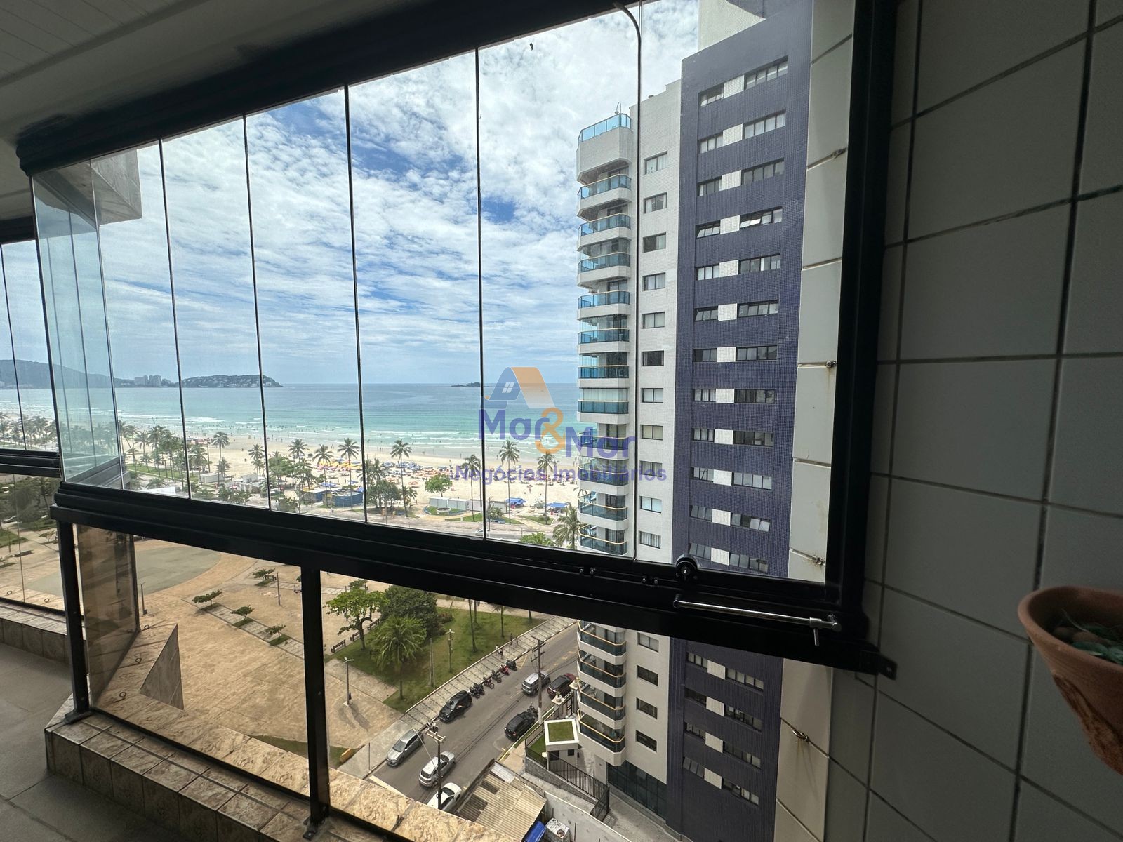 Apartamento na Praia da Enseada, Guarujá - SP