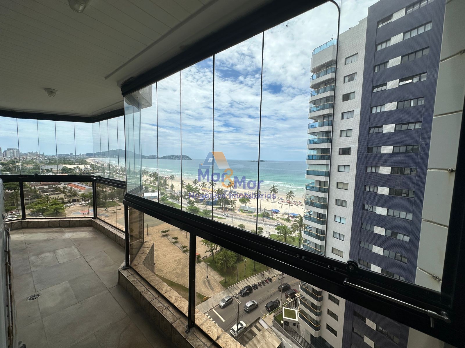 Apartamento na Praia da Enseada, Guarujá - SP