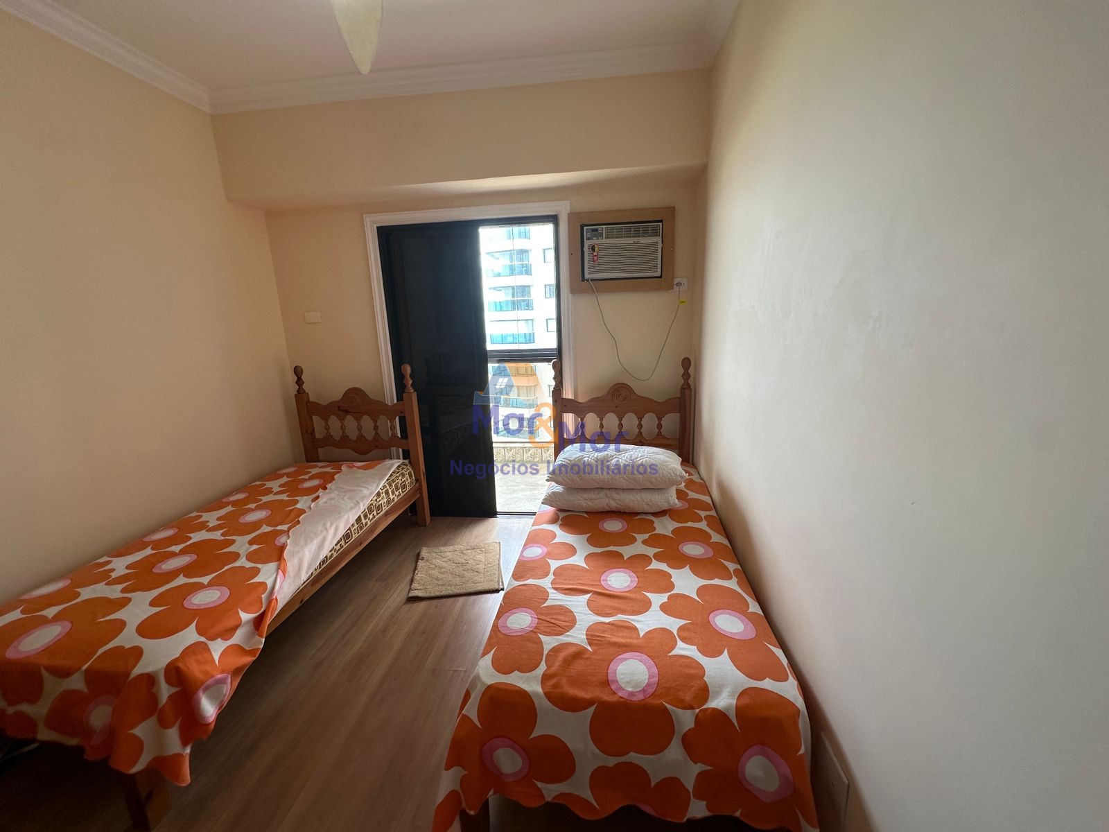 Apartamento na Praia da Enseada, Guarujá - SP