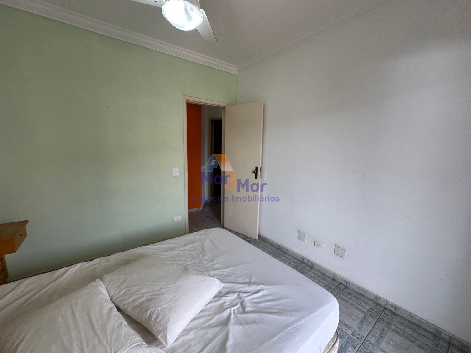 Apartamento na Praia da Enseada, Guarujá - SP
