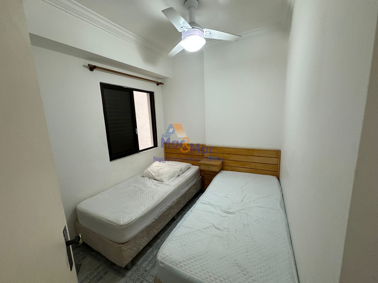 Apartamento na Praia da Enseada, Guarujá - SP