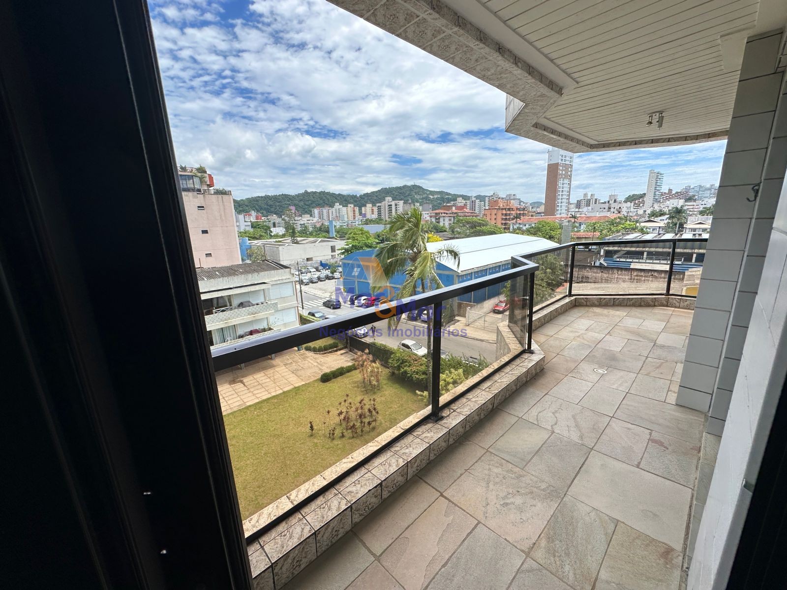 Apartamento na Praia da Enseada, Guarujá - SP