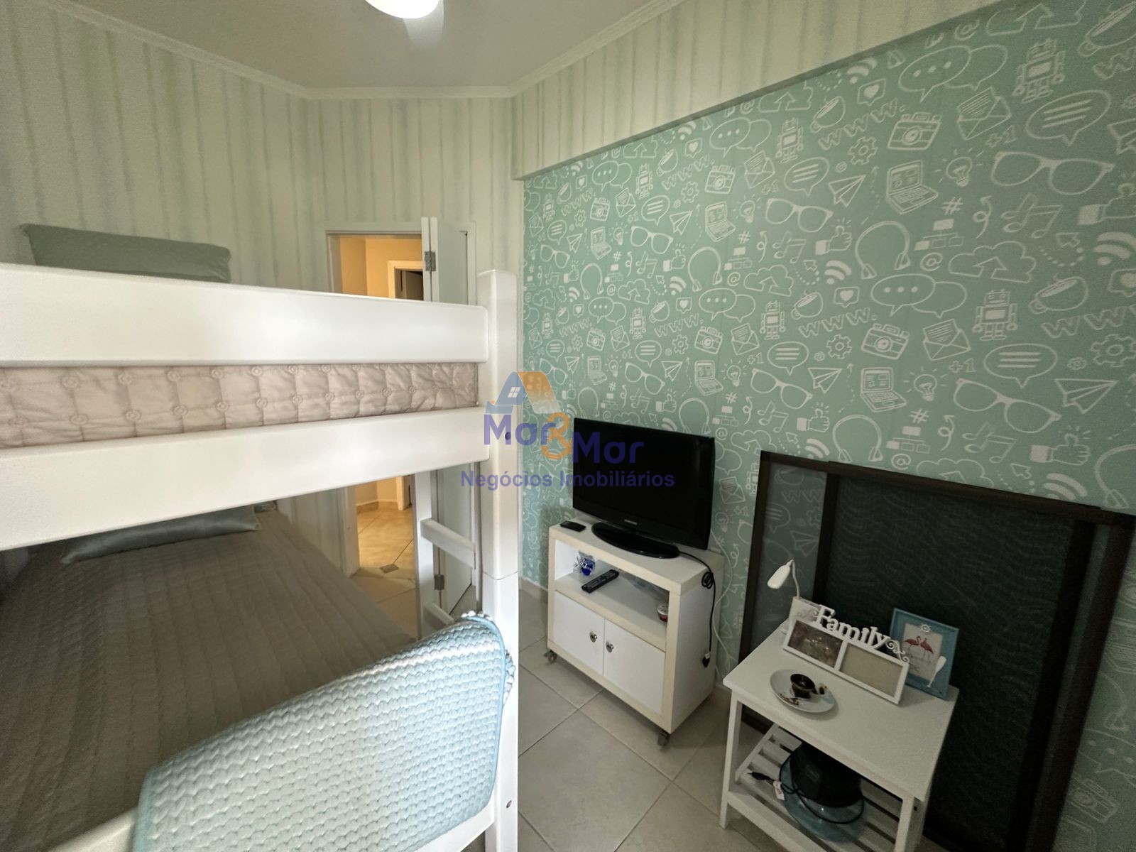 Apartamento na Praia da Enseada, Guarujá - SP