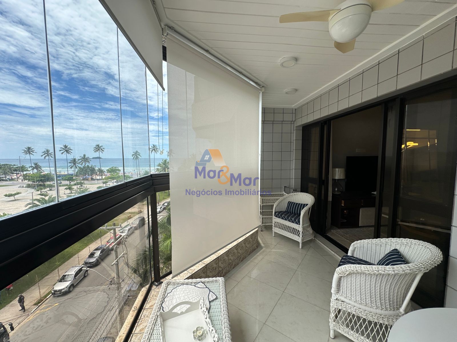 Apartamento na Praia da Enseada, Guarujá - SP
