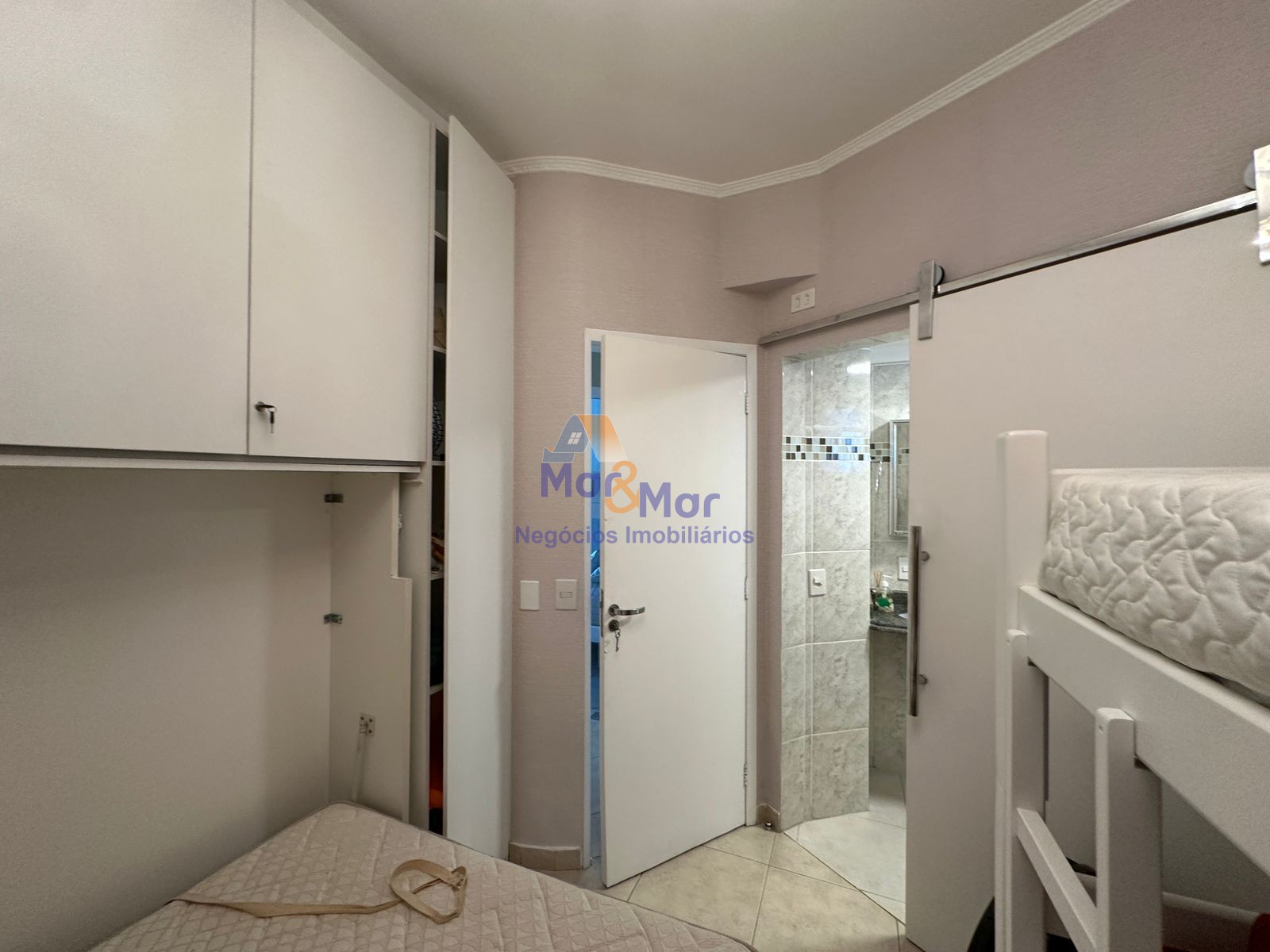 Apartamento na Praia da Enseada, Guarujá - SP