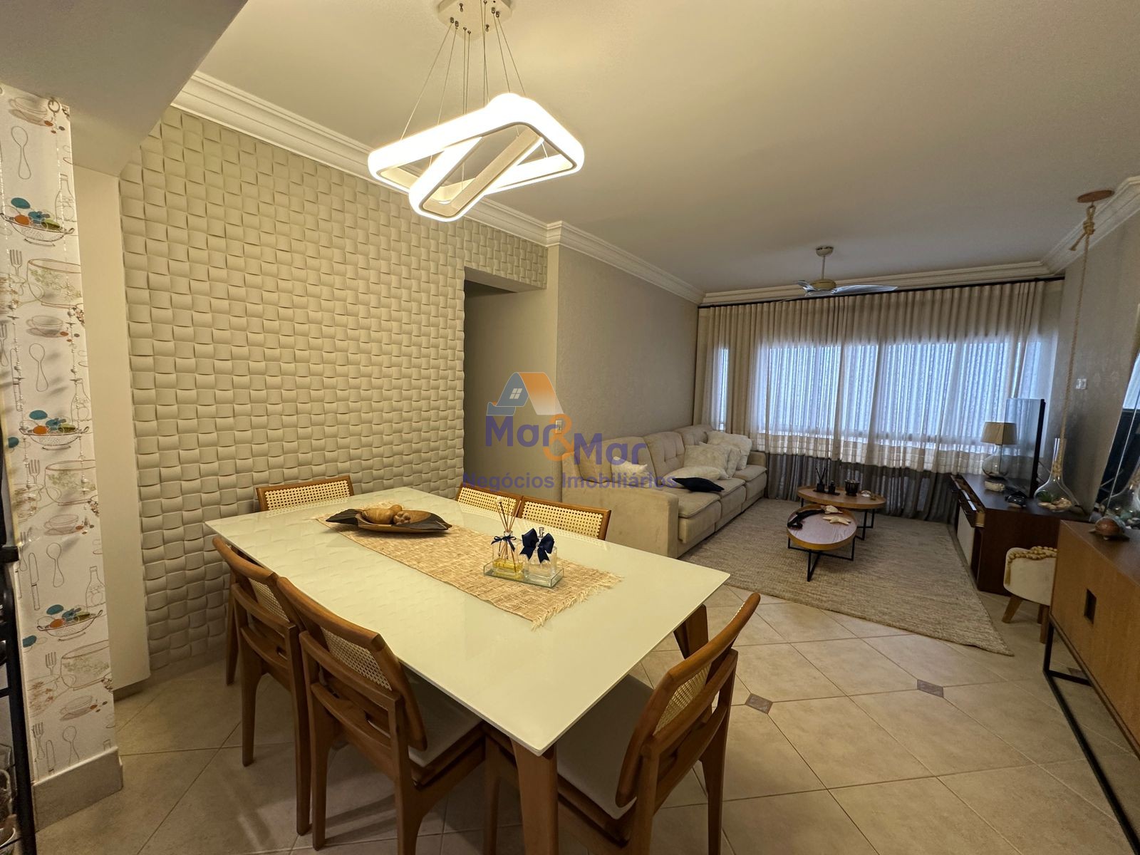 Apartamento na Praia da Enseada, Guarujá - SP