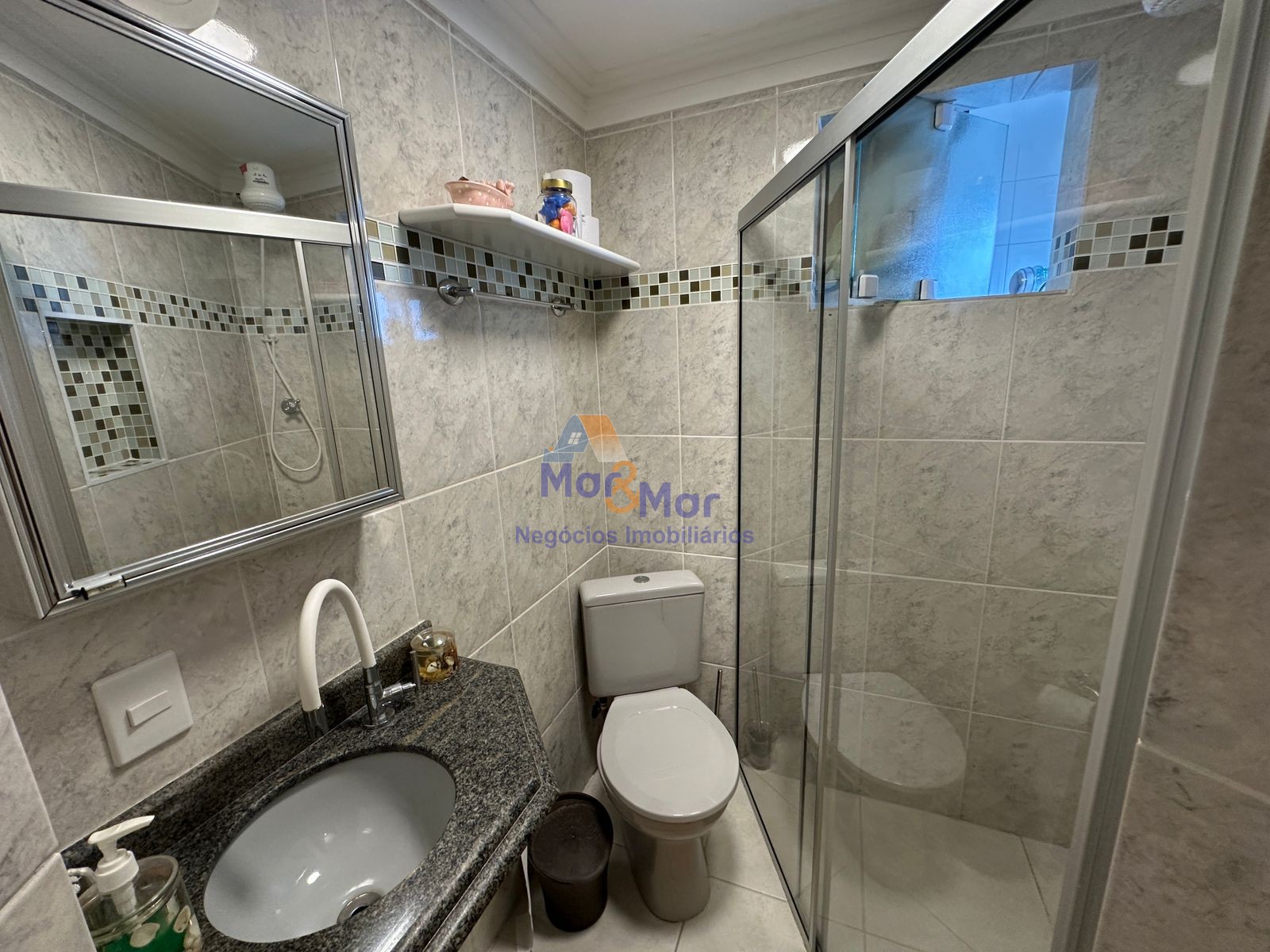 Apartamento na Praia da Enseada, Guarujá - SP