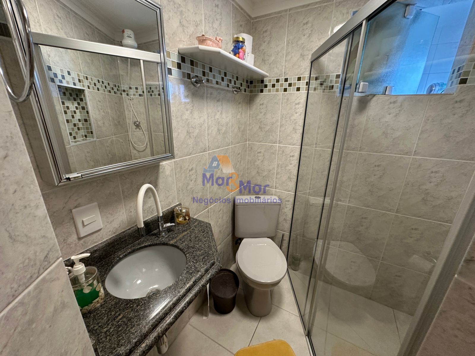 Apartamento na Praia da Enseada, Guarujá - SP