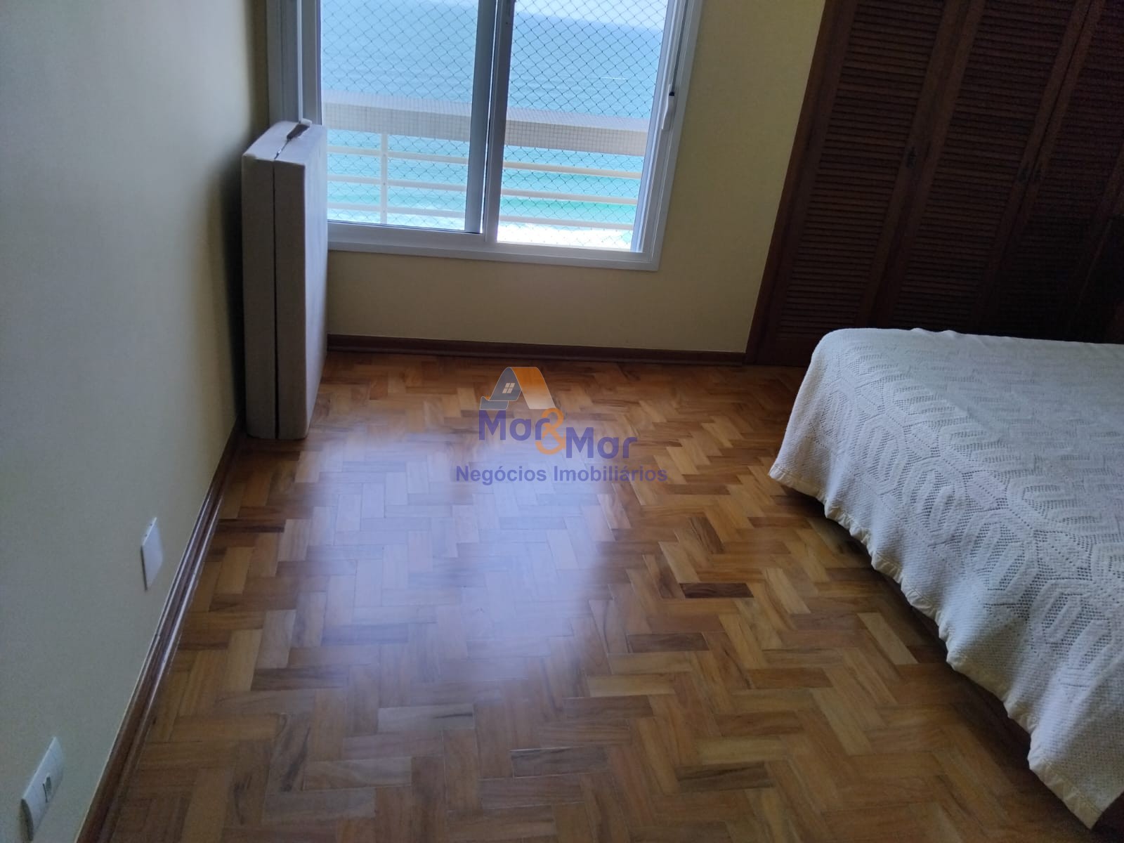 Apartamento Frente ao Mar nas Pitangueiras, Guarujá - SP