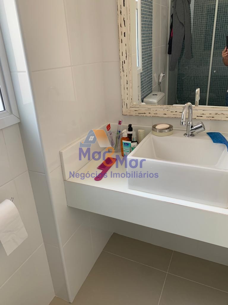 Apartamento na Praia das Pitangueiras, Guarujá - SP