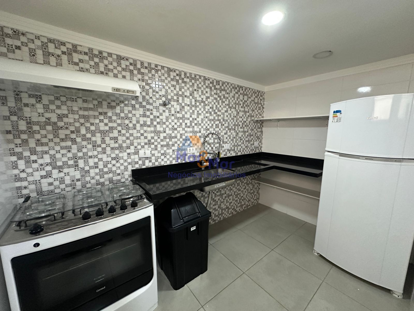 Apartamento na Praia das Pitangueiras, Guarujá - SP