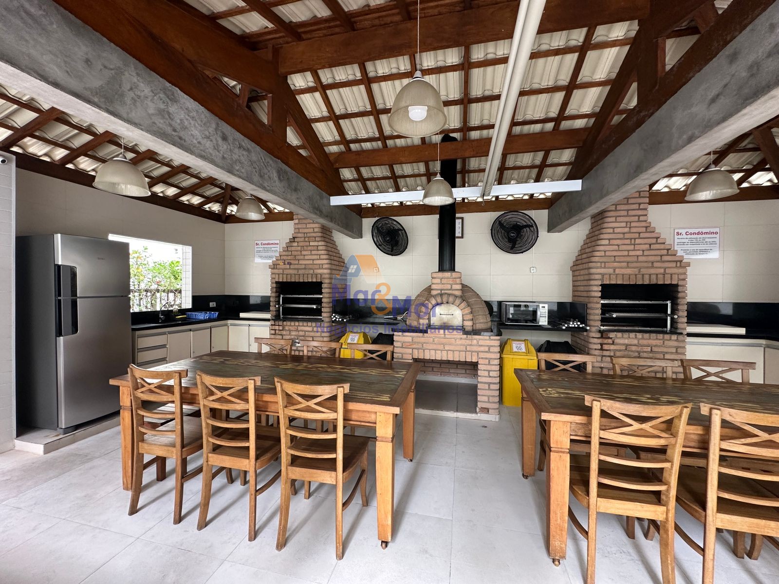Apartamento na Praia das Pitangueiras, Guarujá - SP