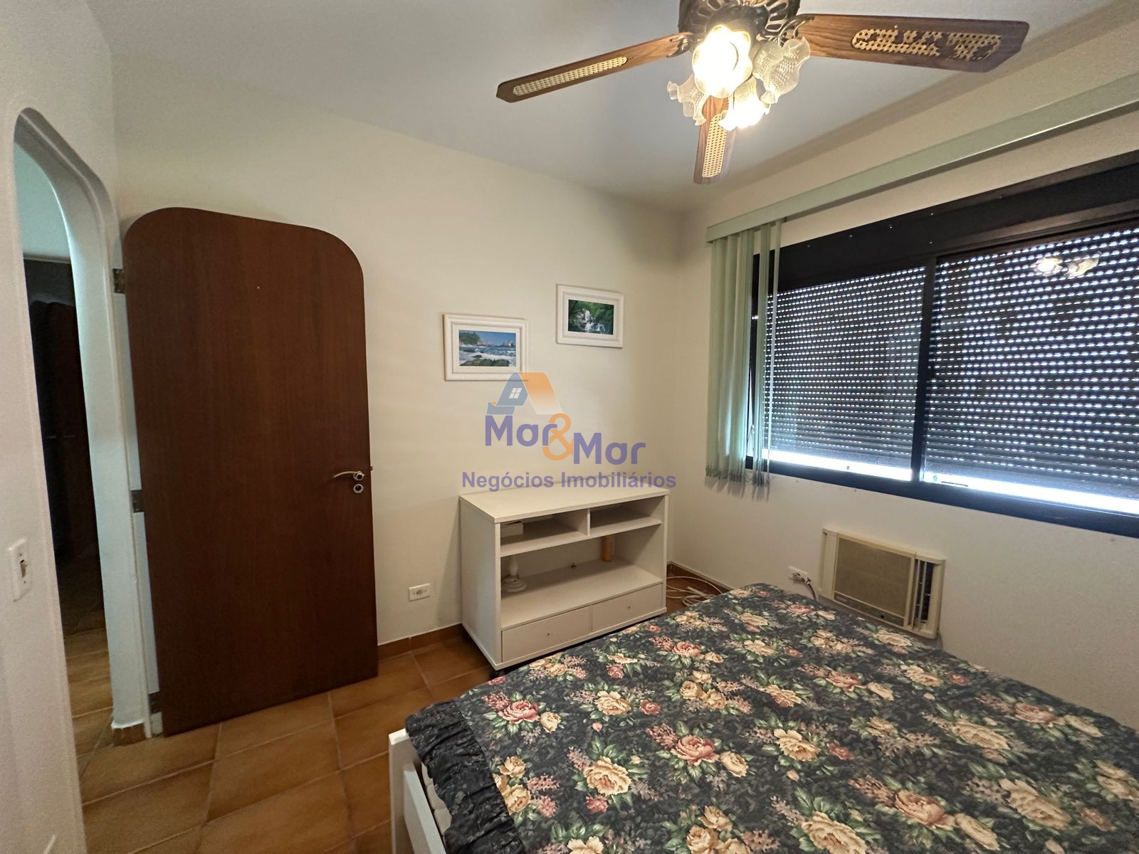 Apartamento na Praia das Pitangueiras, Guarujá - SP
