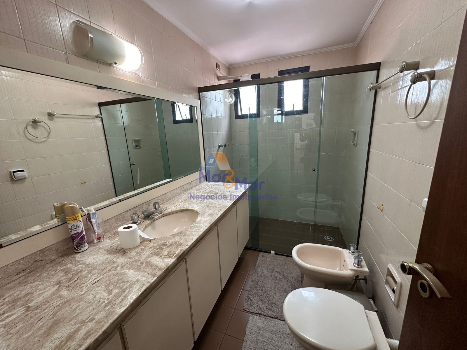 Apartamento na Praia das Pitangueiras, Guarujá - SP