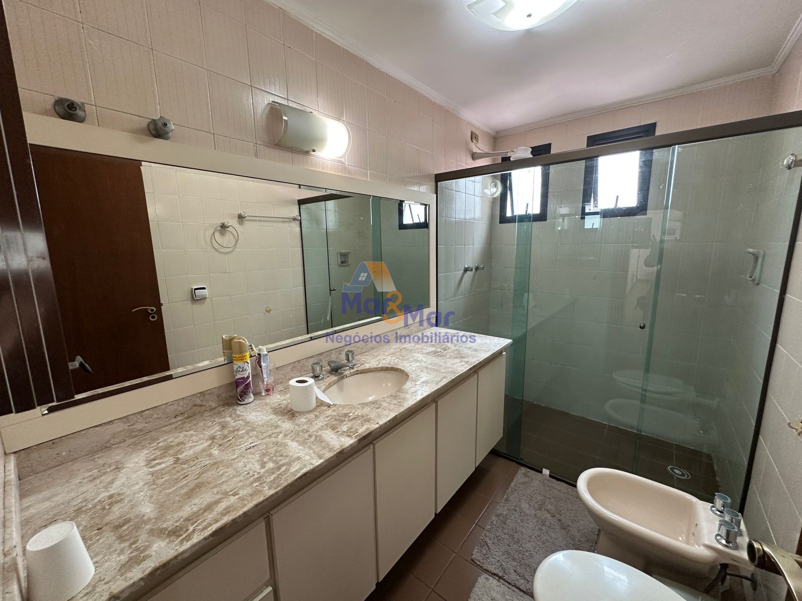 Apartamento na Praia das Pitangueiras, Guarujá - SP
