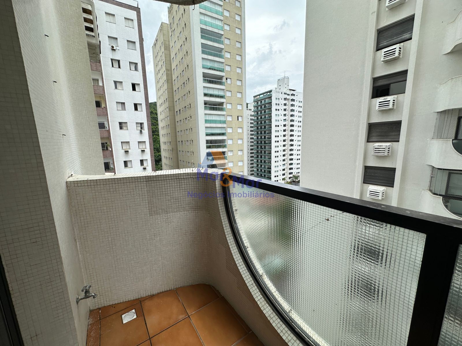 Apartamento na Praia das Pitangueiras, Guarujá - SP
