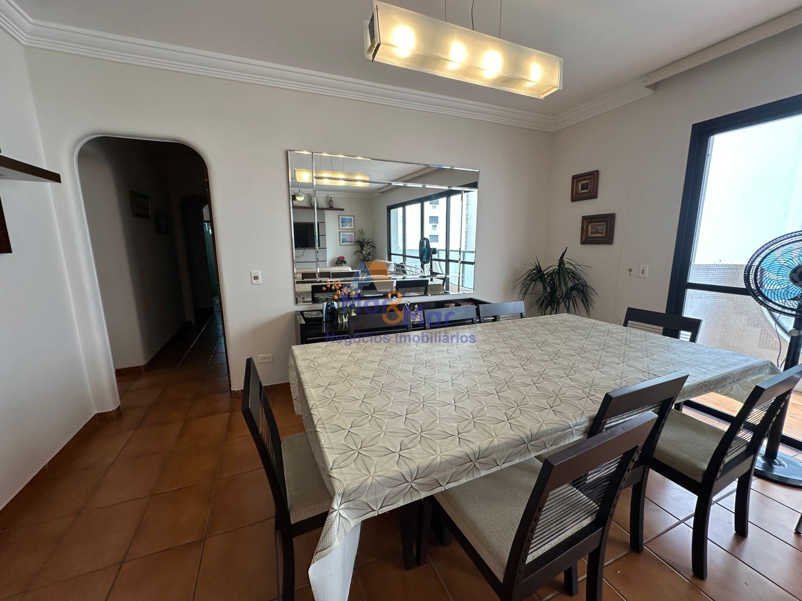 Apartamento na Praia das Pitangueiras, Guarujá - SP