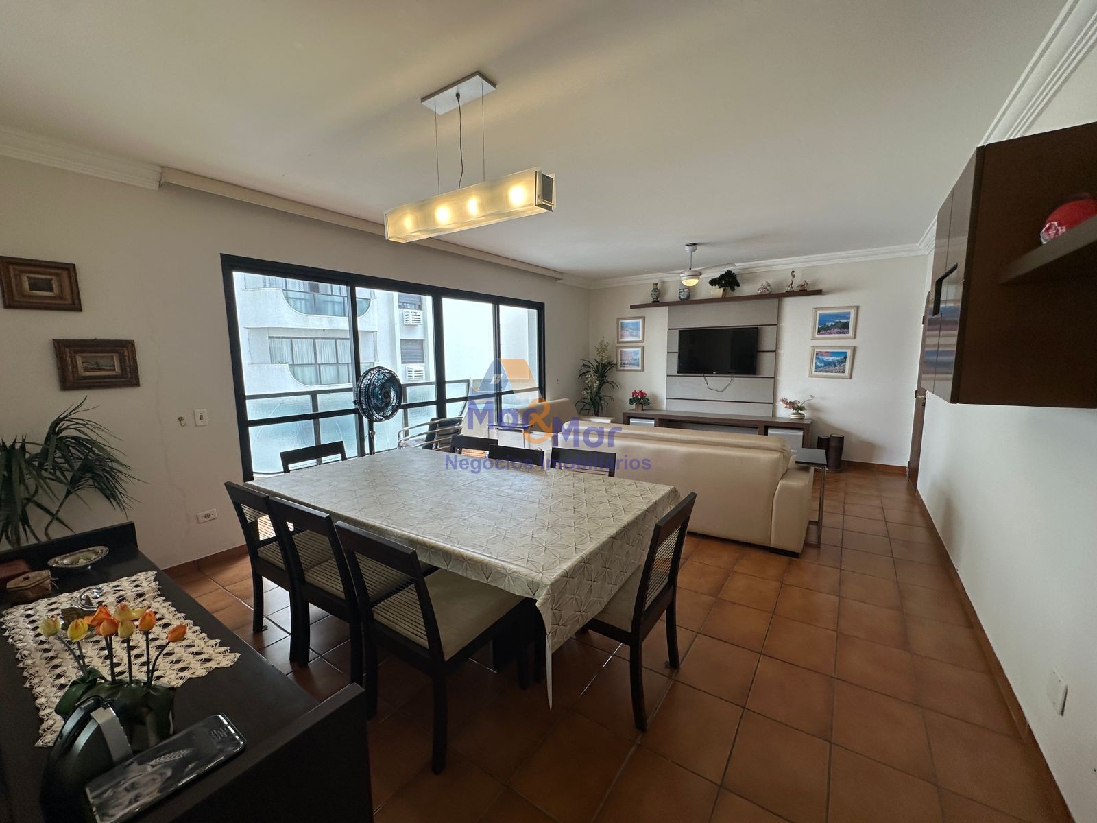 Apartamento na Praia das Pitangueiras, Guarujá - SP