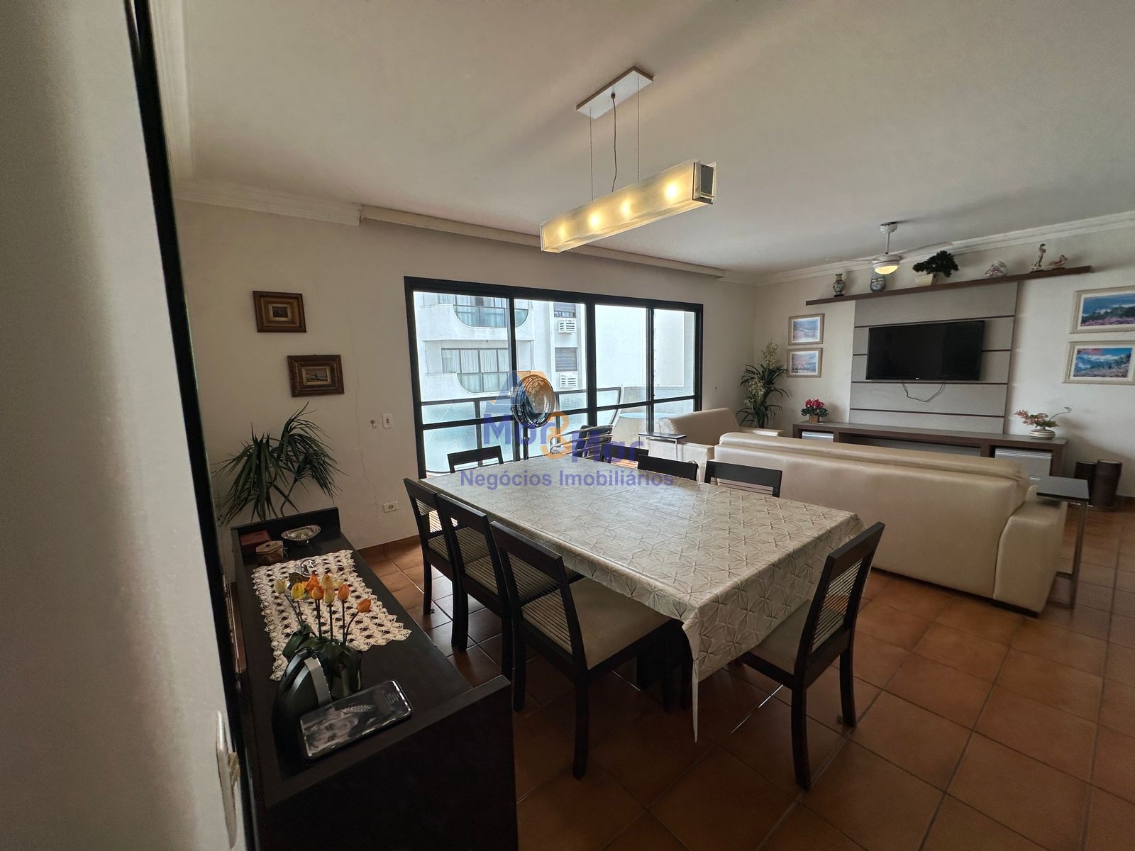 Apartamento na Praia das Pitangueiras, Guarujá - SP