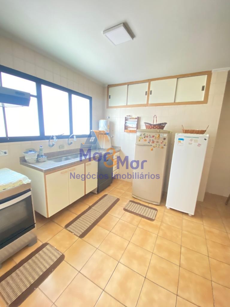 Apartamento na Praia das Pitangueiras, Guarujá - SP