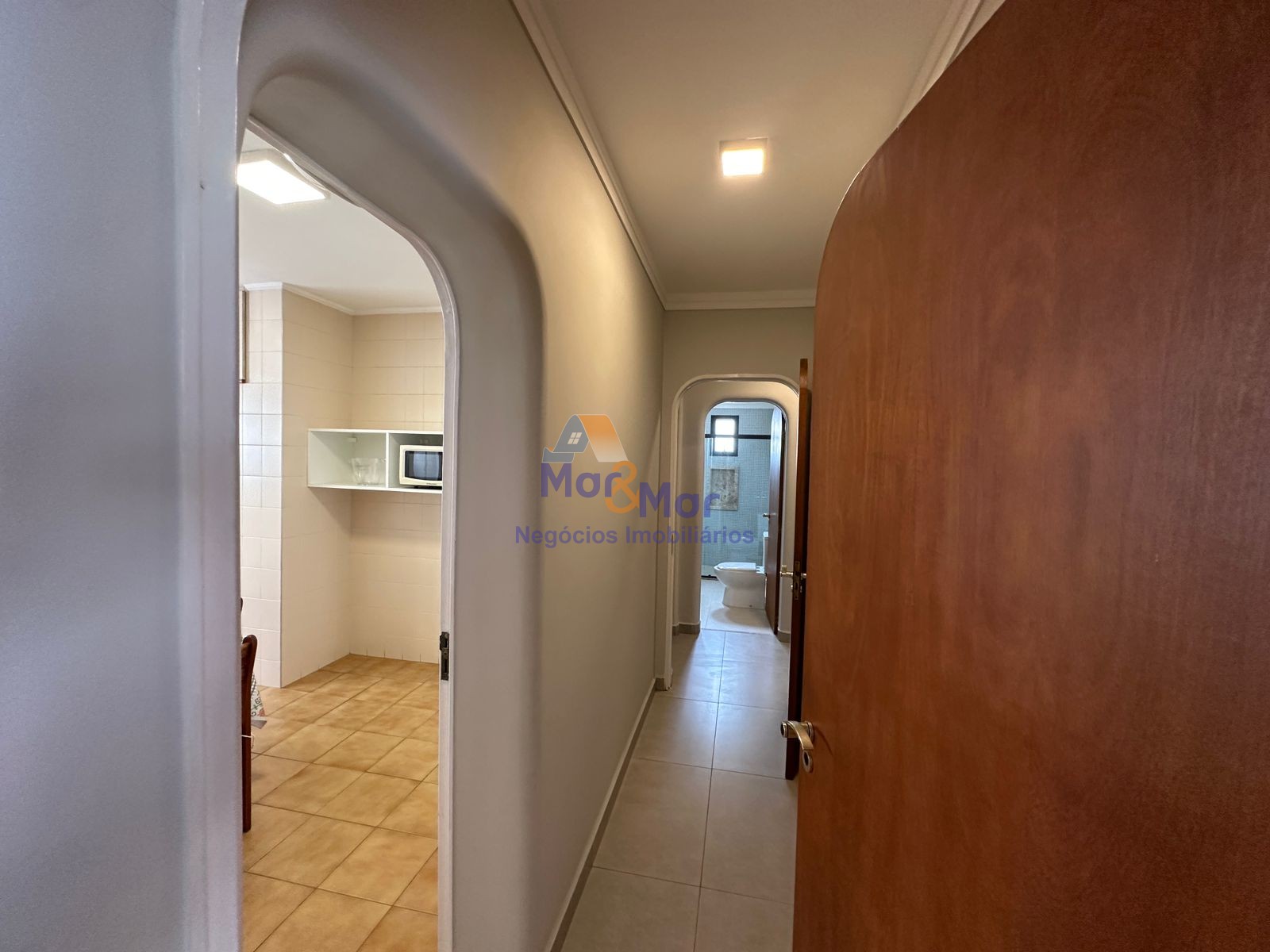 Apartamento na Praia das Pitangueiras, Guarujá - SP