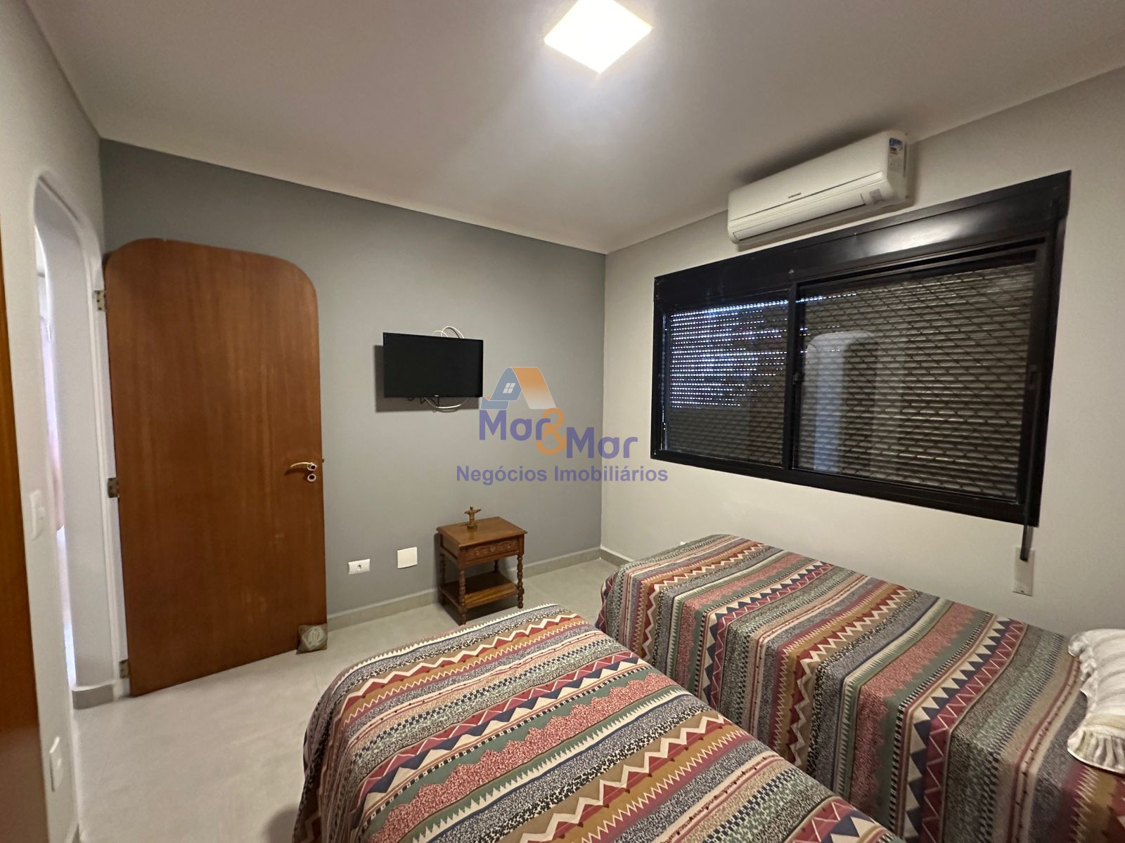 Apartamento na Praia das Pitangueiras, Guarujá - SP