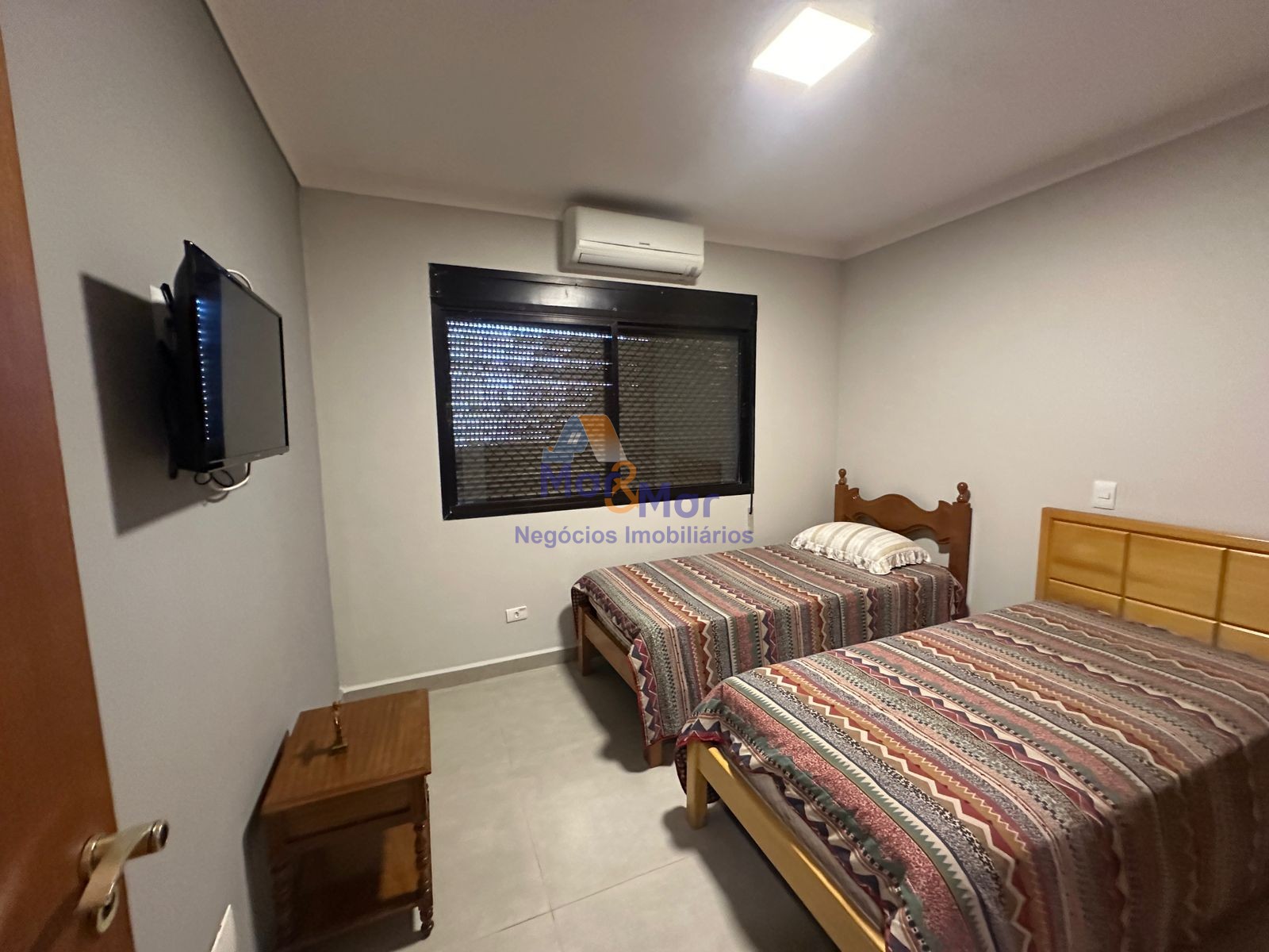 Apartamento na Praia das Pitangueiras, Guarujá - SP
