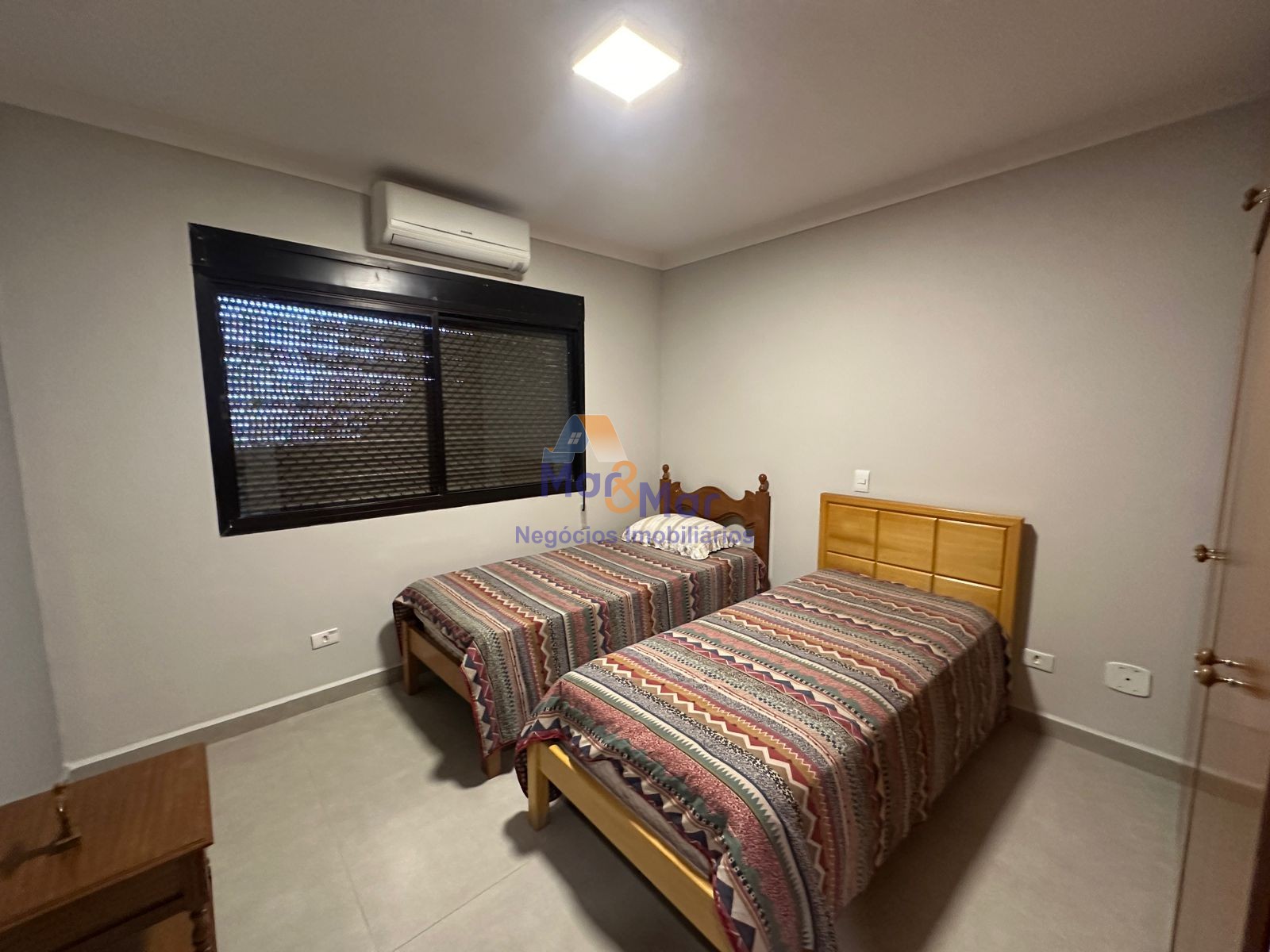 Apartamento na Praia das Pitangueiras, Guarujá - SP