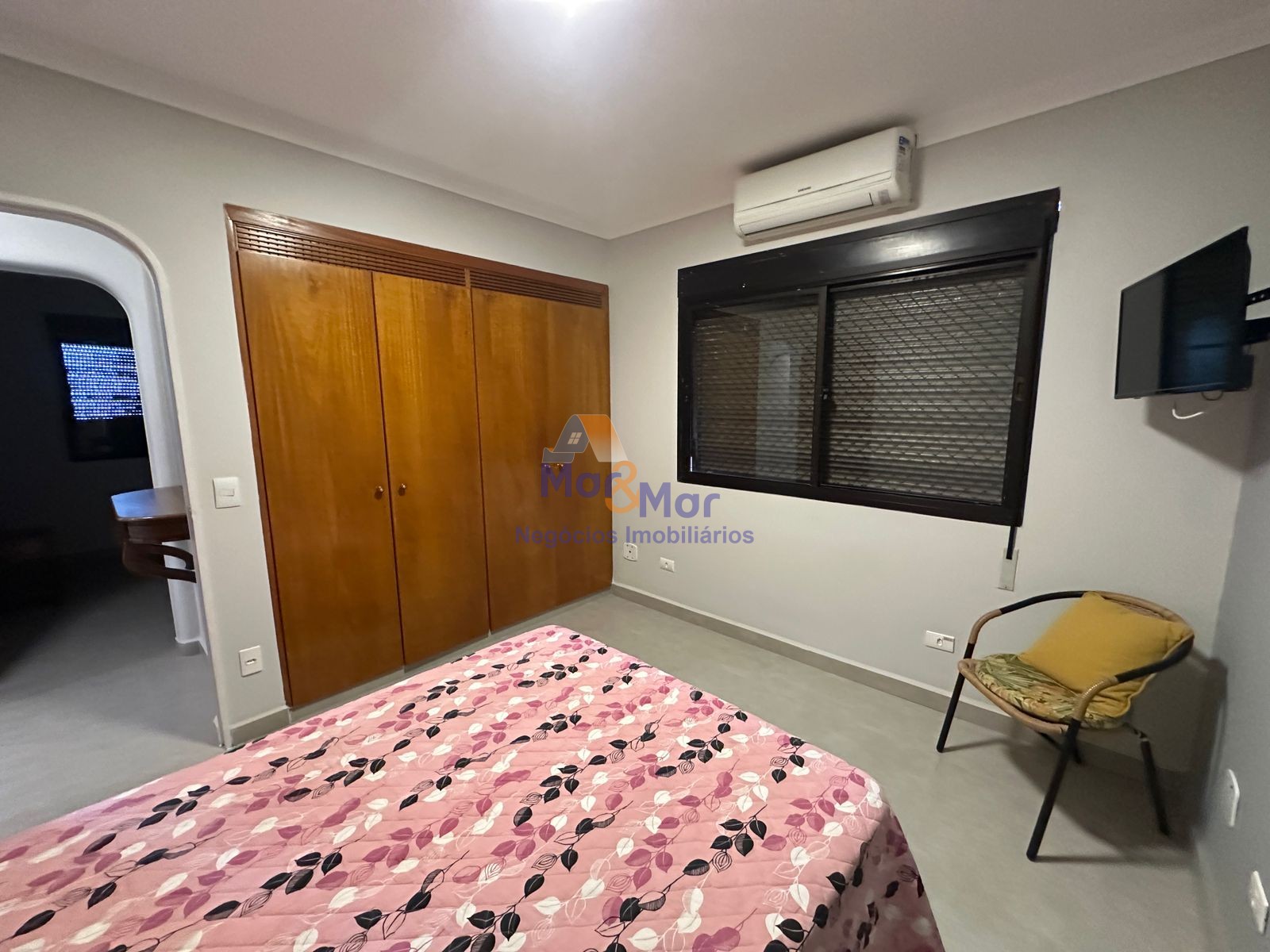 Apartamento na Praia das Pitangueiras, Guarujá - SP