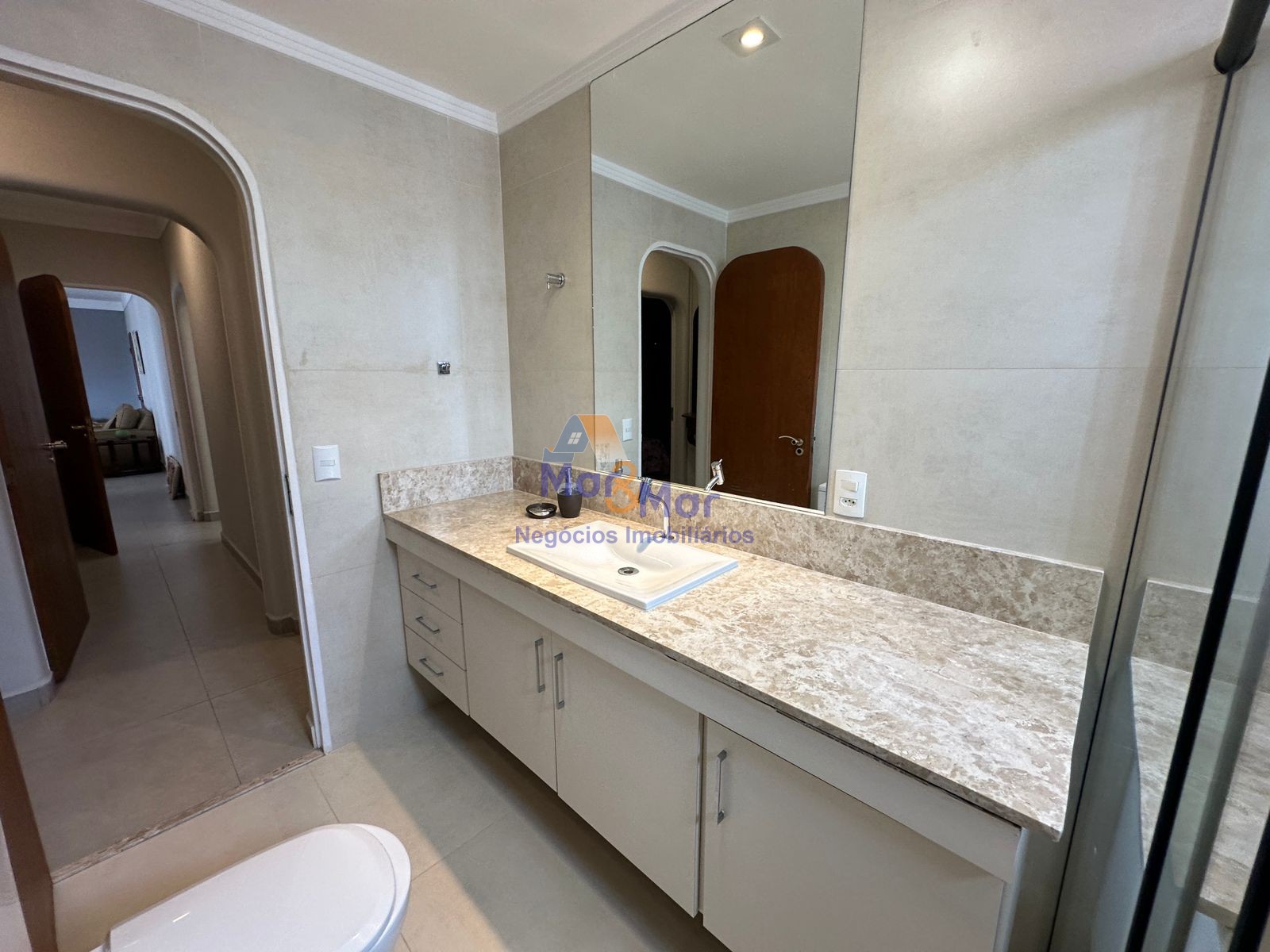 Apartamento na Praia das Pitangueiras, Guarujá - SP