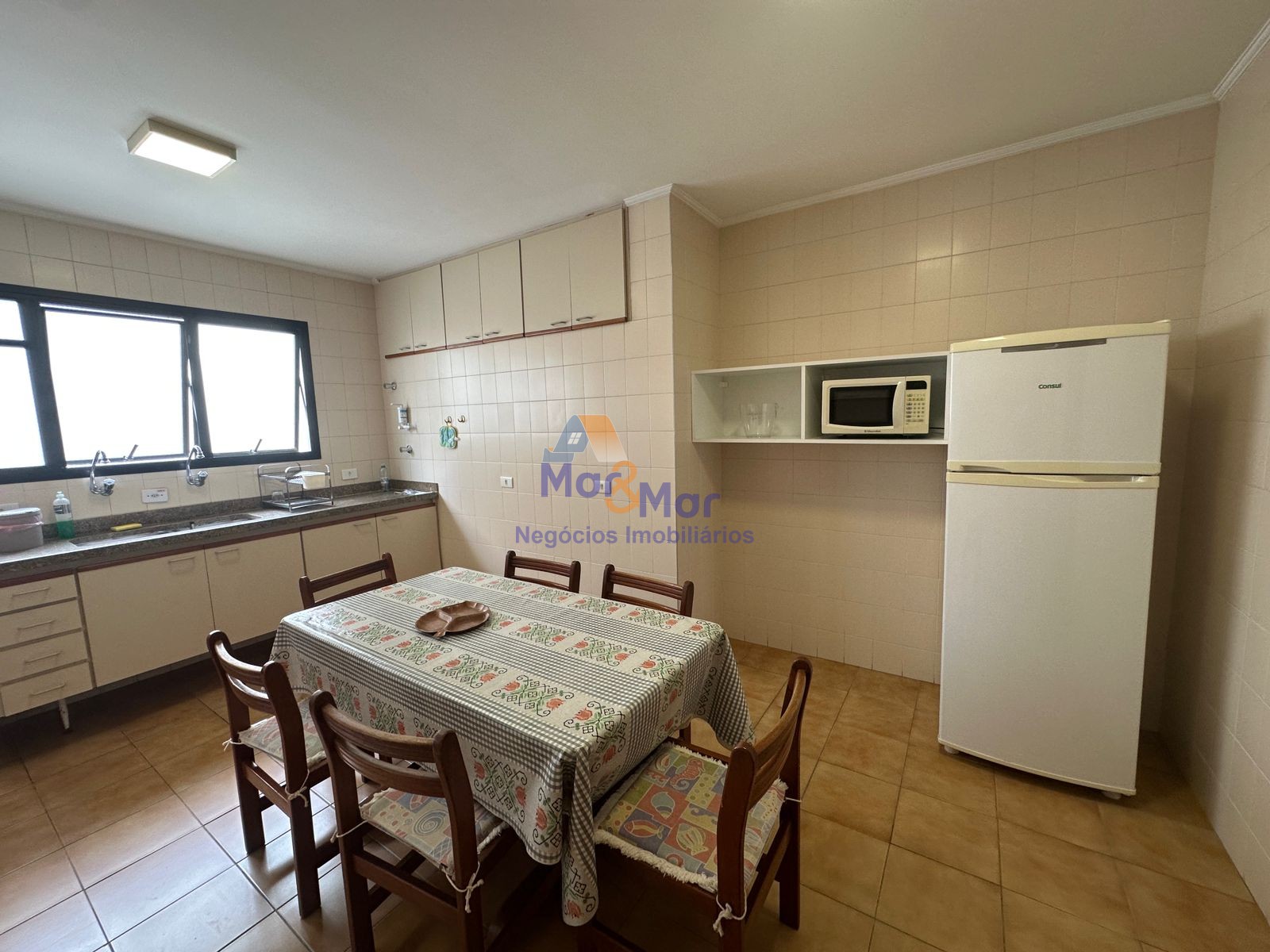 Apartamento na Praia das Pitangueiras, Guarujá - SP