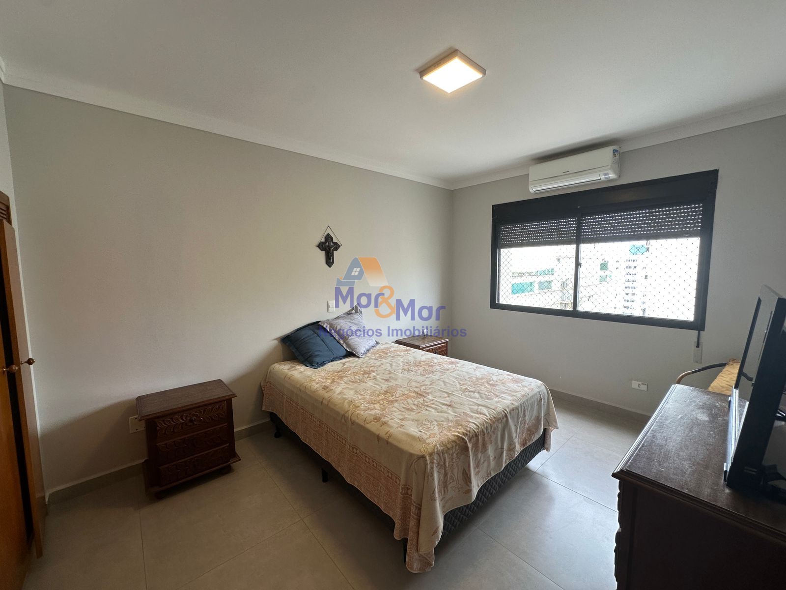 Apartamento na Praia das Pitangueiras, Guarujá - SP