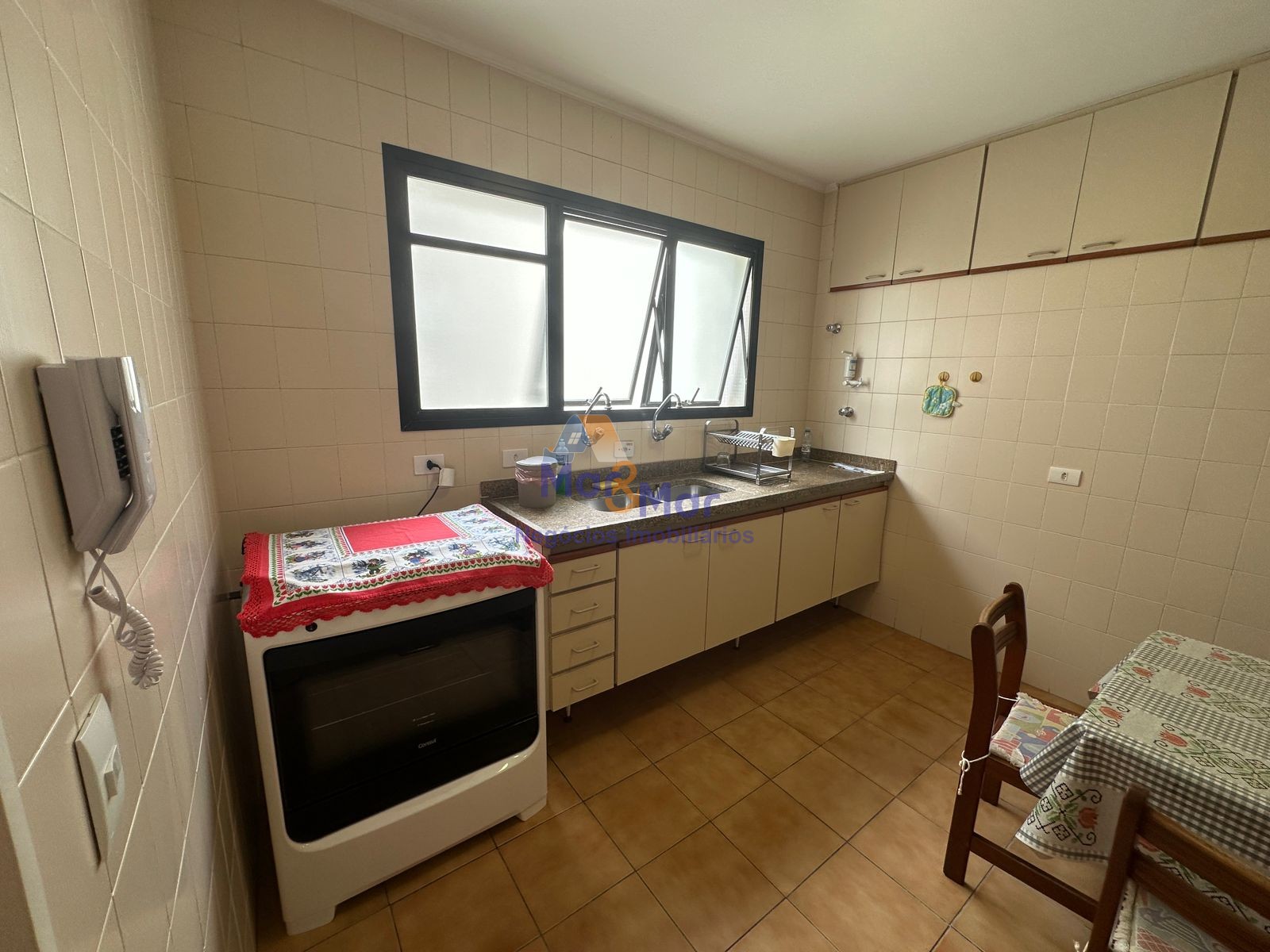 Apartamento na Praia das Pitangueiras, Guarujá - SP