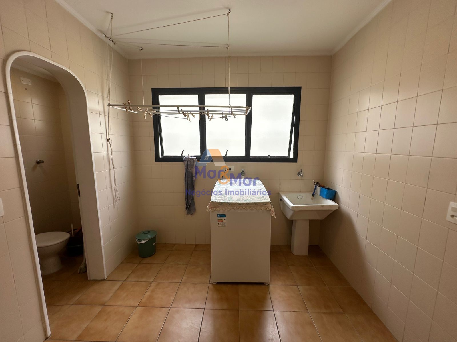 Apartamento na Praia das Pitangueiras, Guarujá - SP