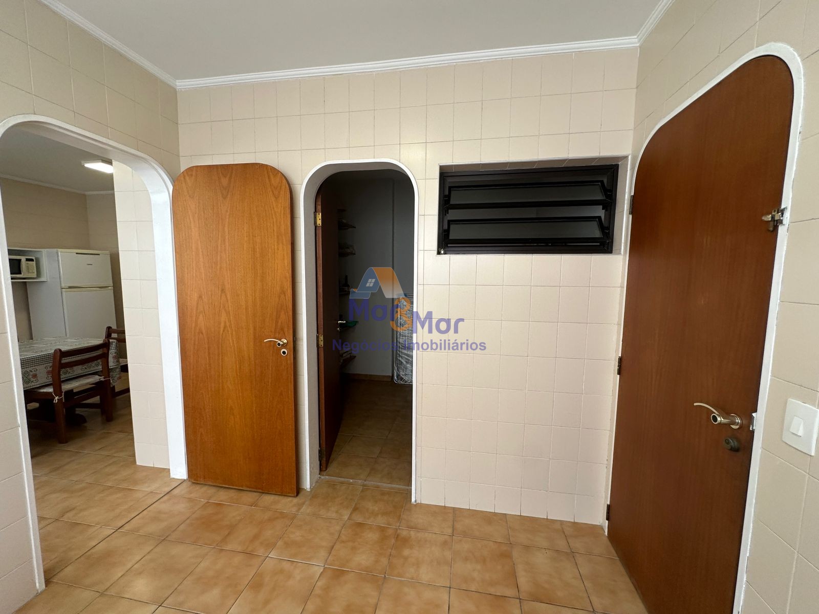 Apartamento na Praia das Pitangueiras, Guarujá - SP