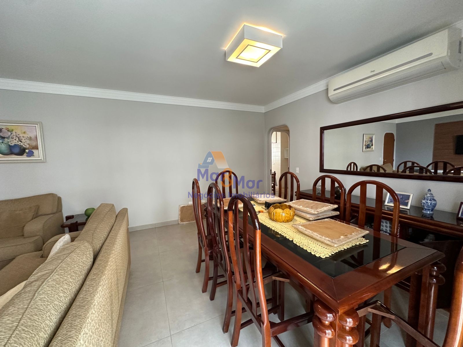 Apartamento na Praia das Pitangueiras, Guarujá - SP