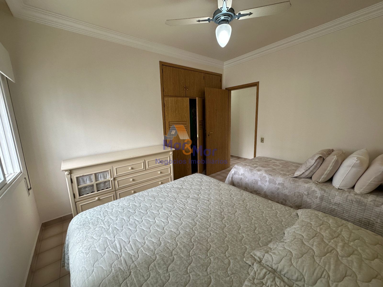 Apartamento Frente ao Mar, Praia Pitangueiras, Guarujá - SP