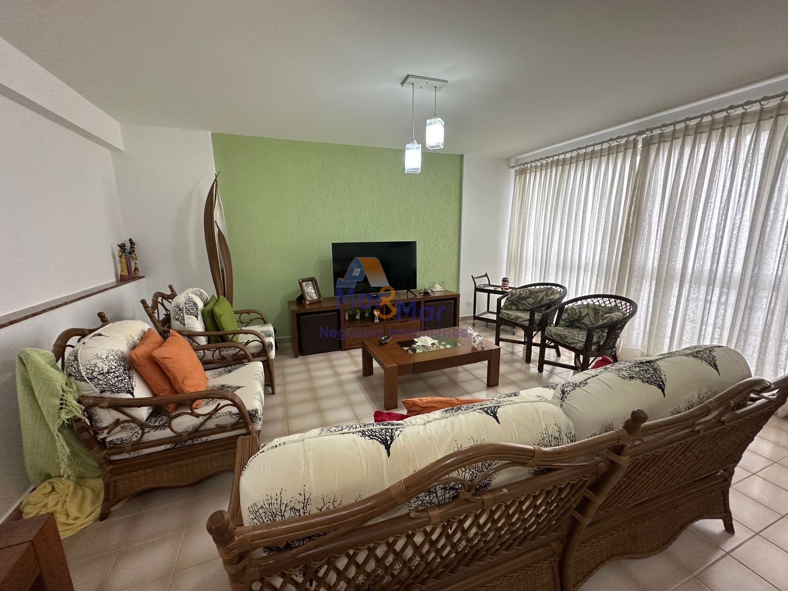 Apartamento Frente ao Mar, Praia Pitangueiras, Guarujá - SP