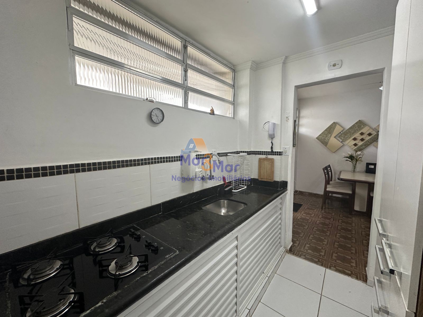 Apartamento na Praia das Pitangueiras, Guarujá - SP