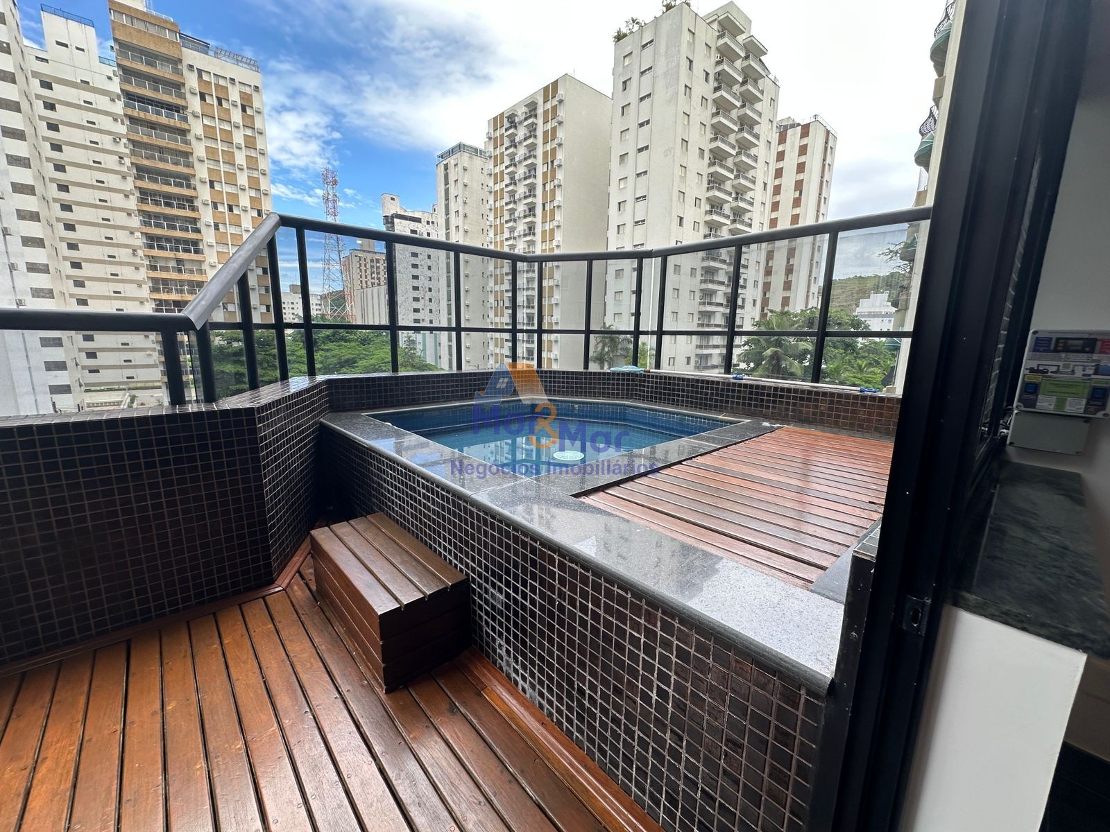 Apartamento Duplex na Praia das Pitangueiras, Guarujá - SP